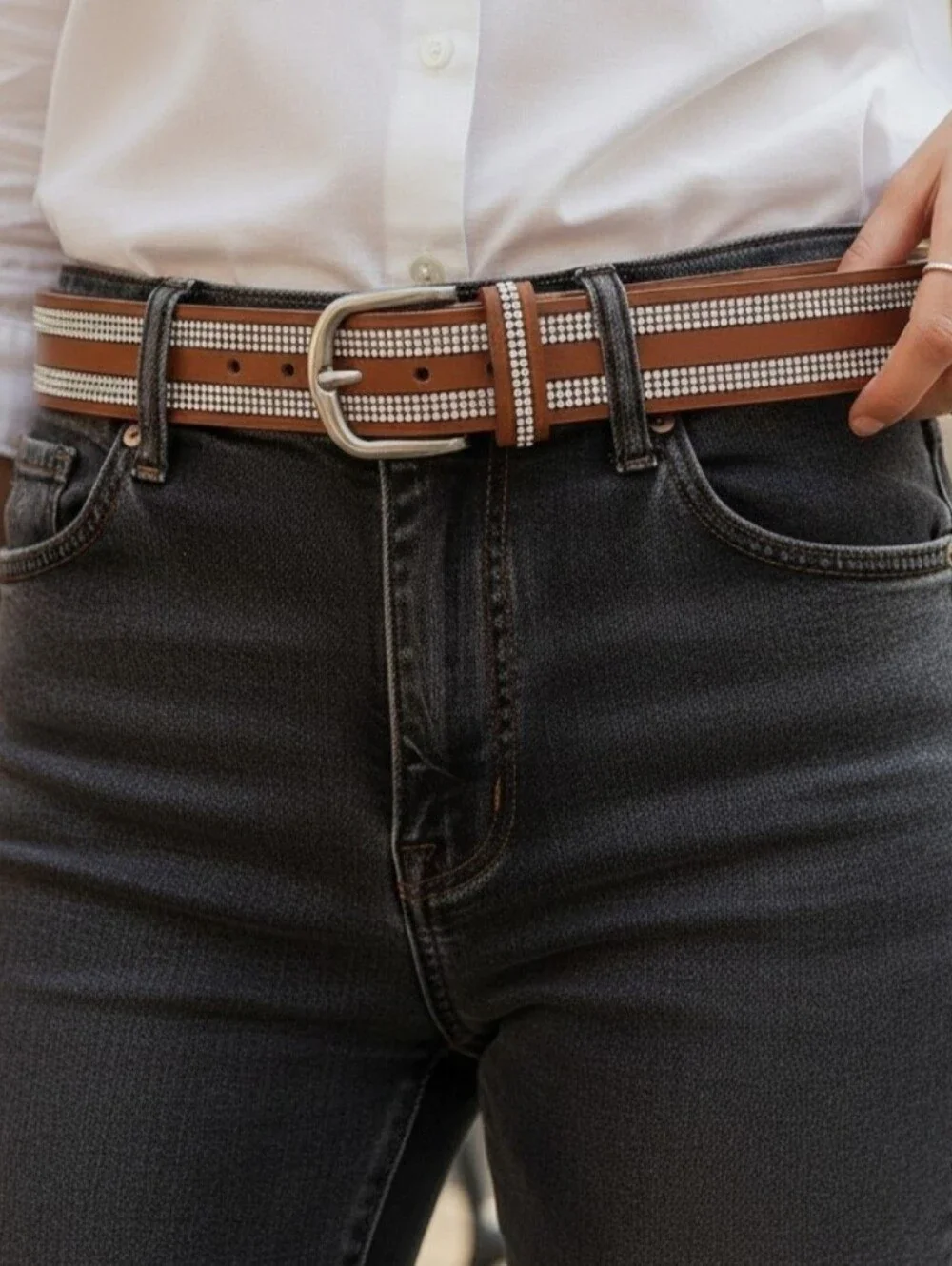 Womens Size XL Brown Leather Belt Parallel Rows Rhinestones Silver-toned Buckle.